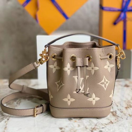 Fashionable leather bag for women