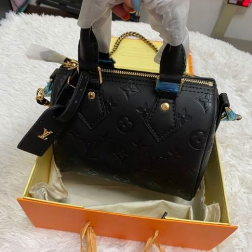 Fashionable leather bag for women