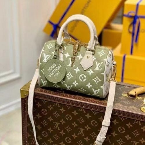 Fashionable leather bag for women