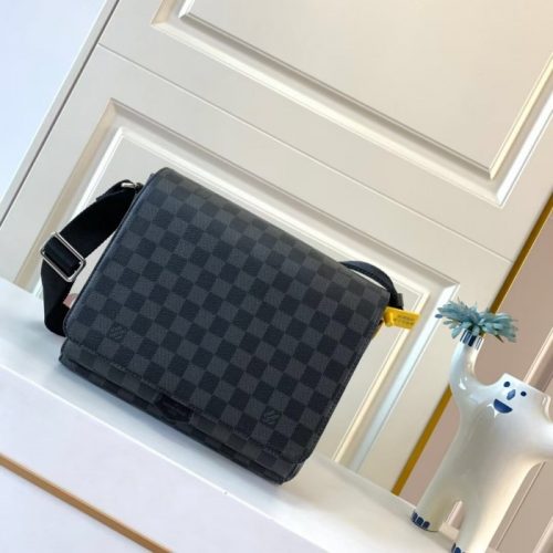 Fashionable leather bag for women