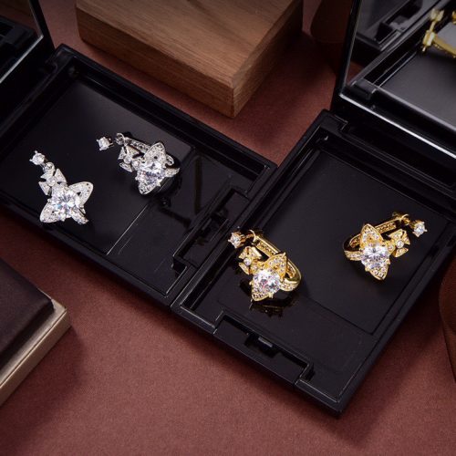 Vi earring