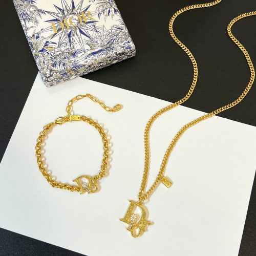DD Necklace & bracelet