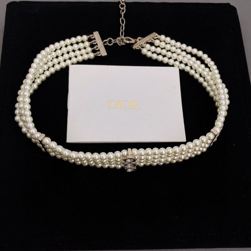 D necklace