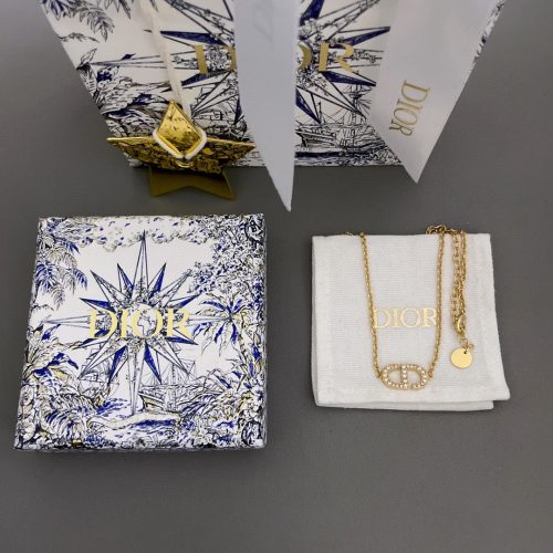 D necklace