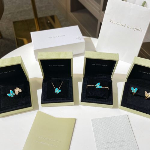 van Ring necklace bracelet earrings