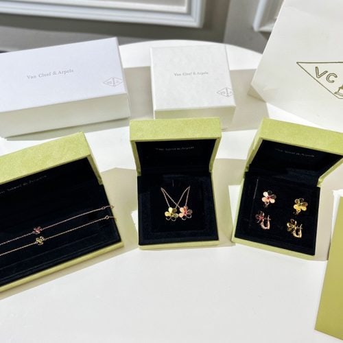 van Necklace bracelet ear racket