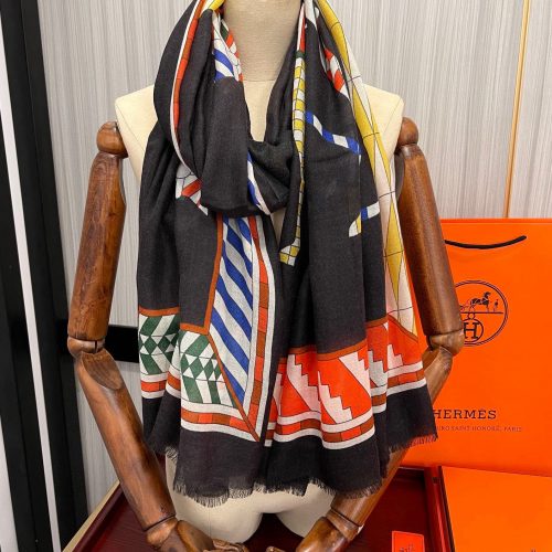 HH scarf