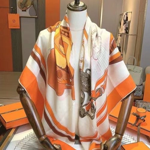 HH scarf