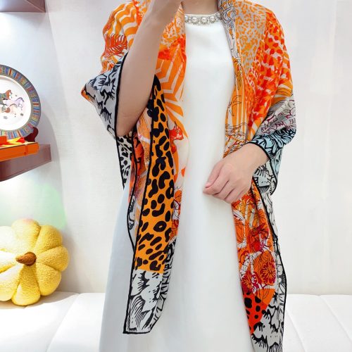 HH scarf