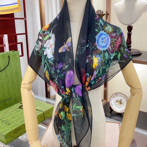 GG scarf