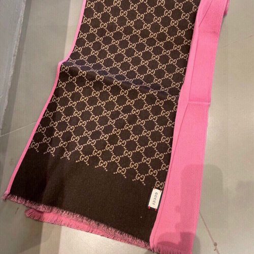 GG scarf
