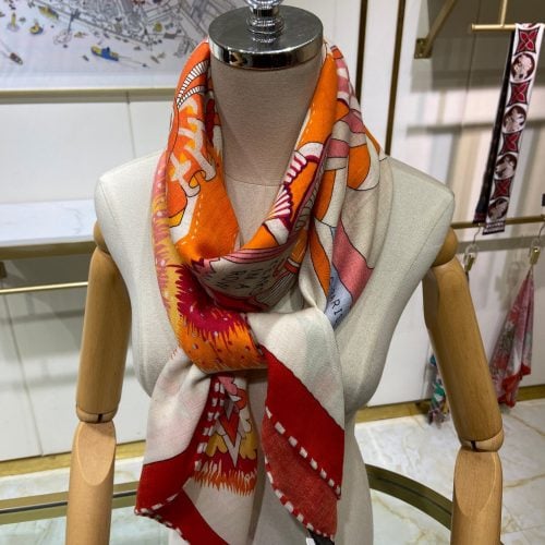 HH scarf