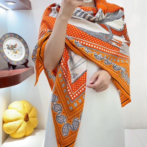 HH scarf