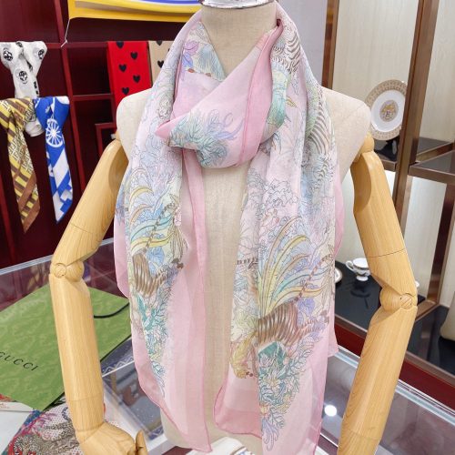 GG scarf