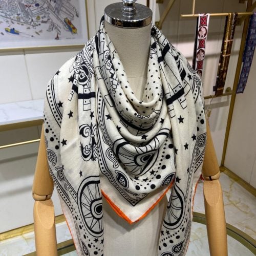 HH scarf