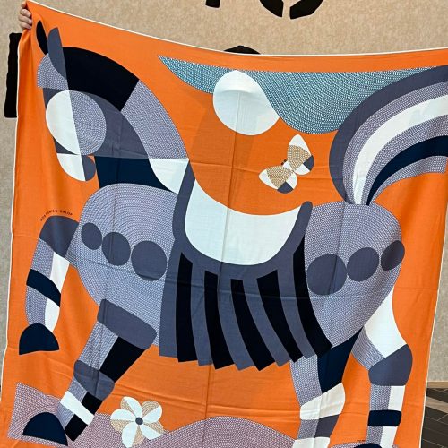 HH scarf
