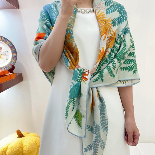 HH scarf