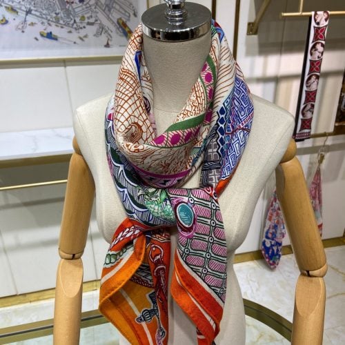 HH scarf