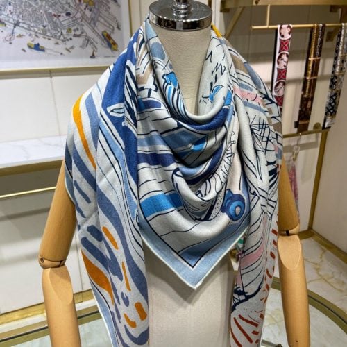 HH scarf