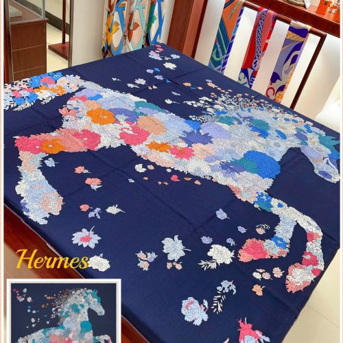 HH scarf