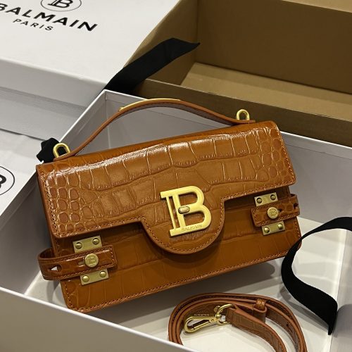 Leather embossed shoulder bag, classic and versatile