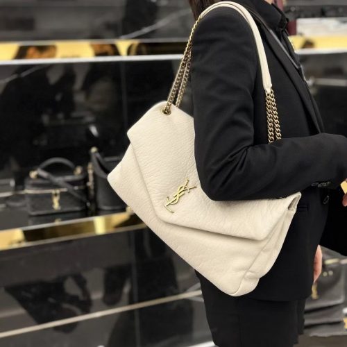 A new iconic handbag that is simple yet elegant